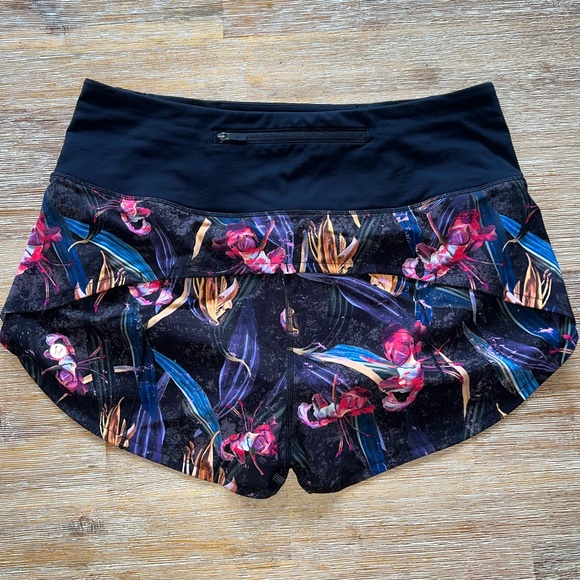 Lululemon Speed Up High Rise 2.5” shorts - Picture 3 of 4